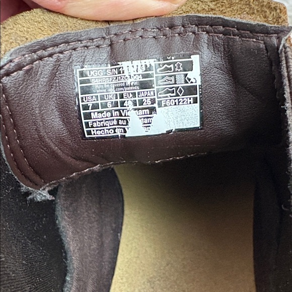 UGG Biltmore Chelsea Boots - Picture 10 of 11